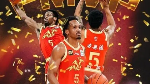 欧冠风云：拜仁强势来袭，圣吉罗斯能否上演惊天逆转？